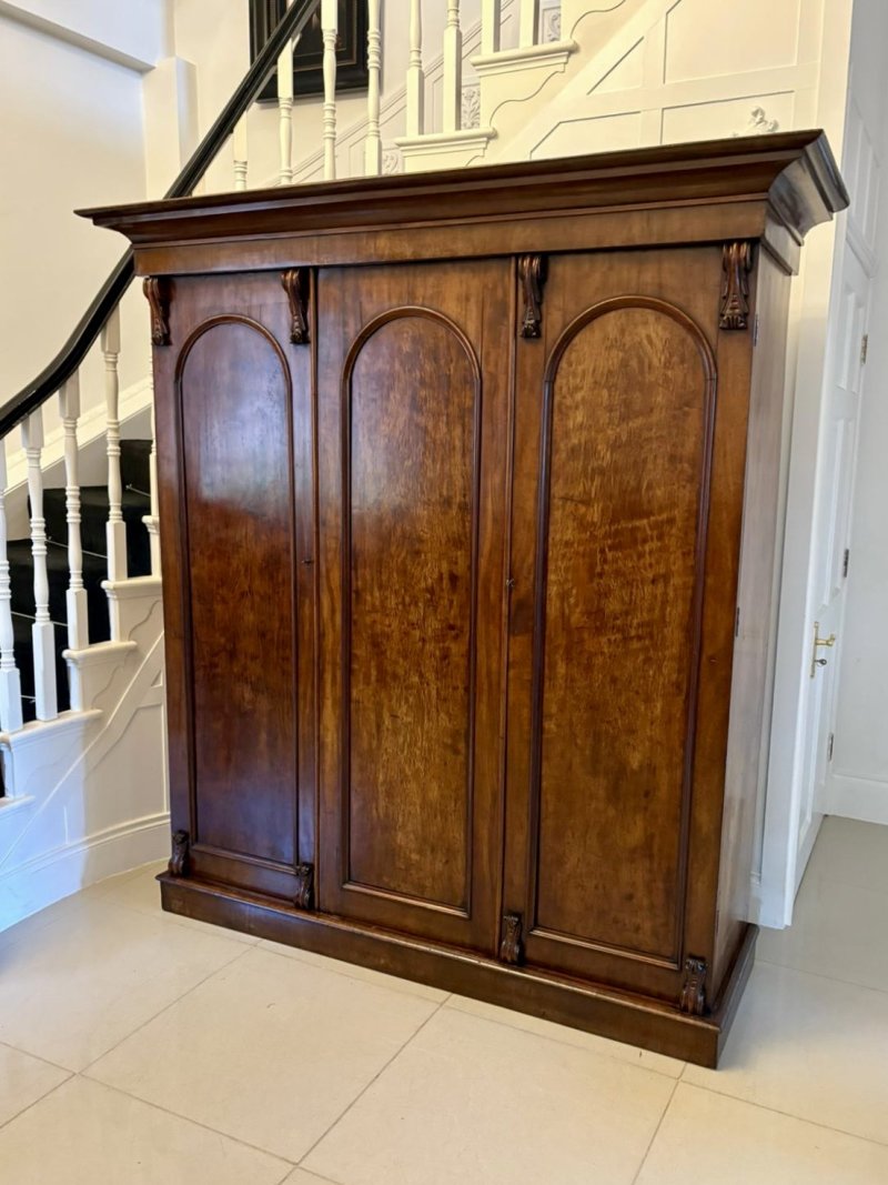 Antique Victorian Quality Figured Mahogany Three Door Wardrobe - Image 3